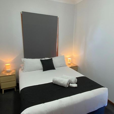 פארקס Bushman'S Motor Inn מראה חיצוני תמונה