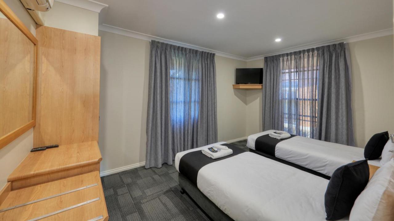 פארקס Bushman'S Motor Inn מראה חיצוני תמונה