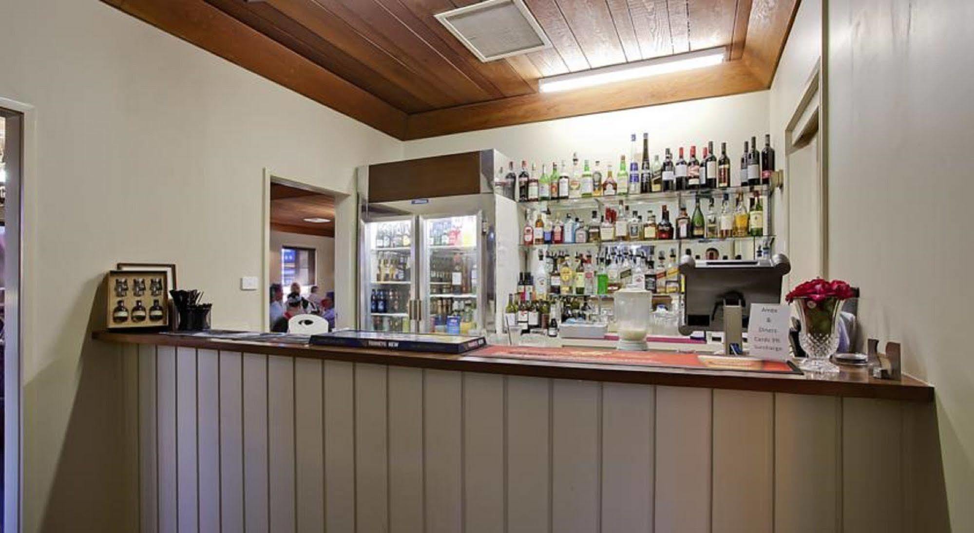 פארקס Bushman'S Motor Inn מראה חיצוני תמונה