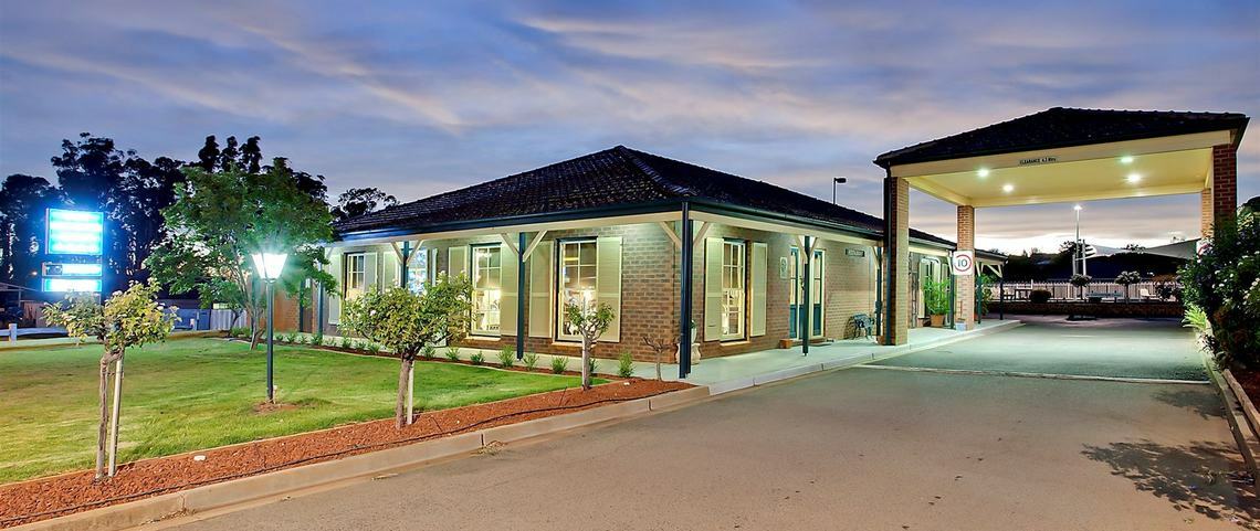 פארקס Bushman'S Motor Inn מראה חיצוני תמונה